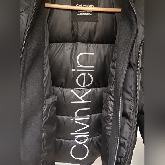 Calvin Klein Oversized Puffer Jacket - Picture 2 of 3